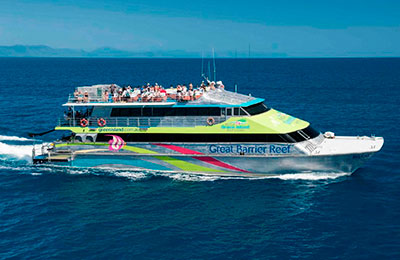 Geniessen Sie die Reise mit Big Cat Green Island Reef Cruises